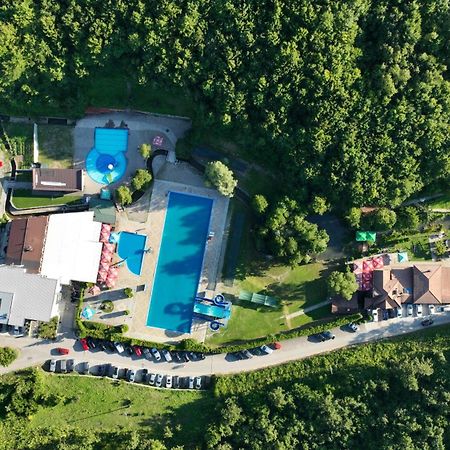 Motel "Kula" Cazin Bagian luar foto