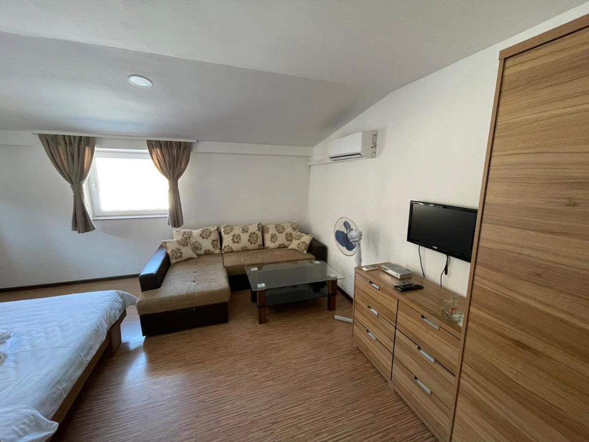 Motel "Kula" Cazin Bagian luar foto