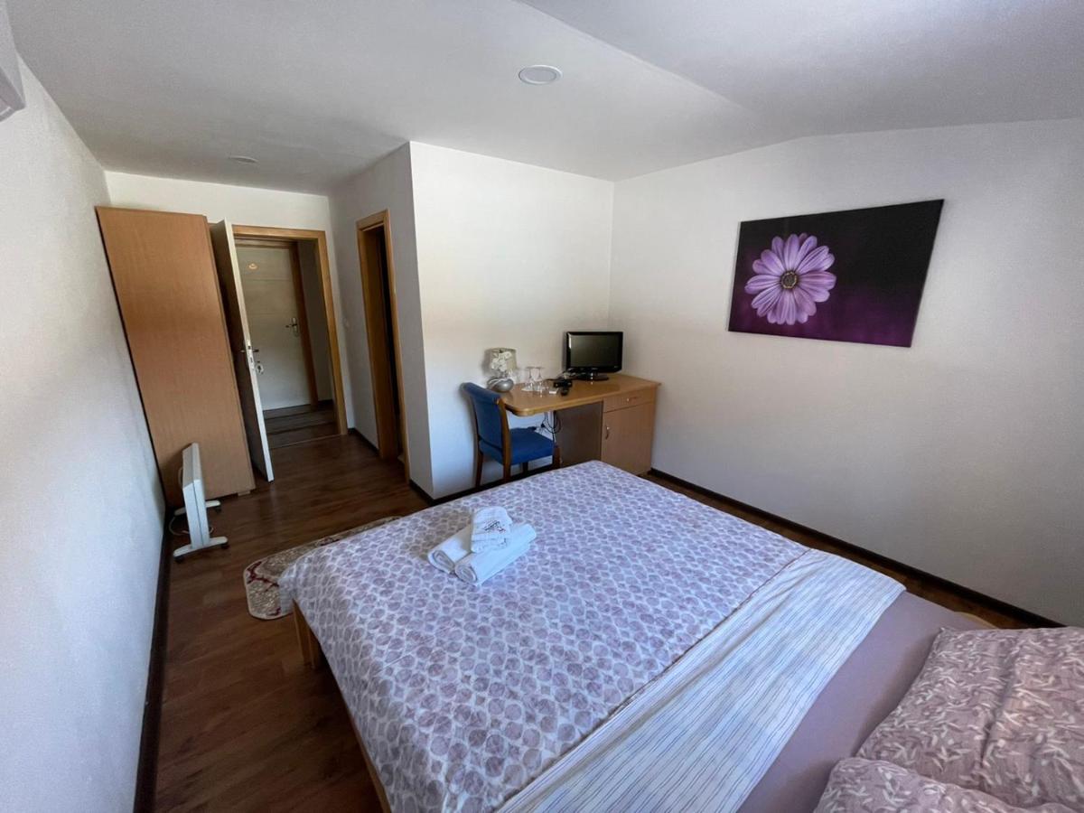 Motel "Kula" Cazin Bagian luar foto