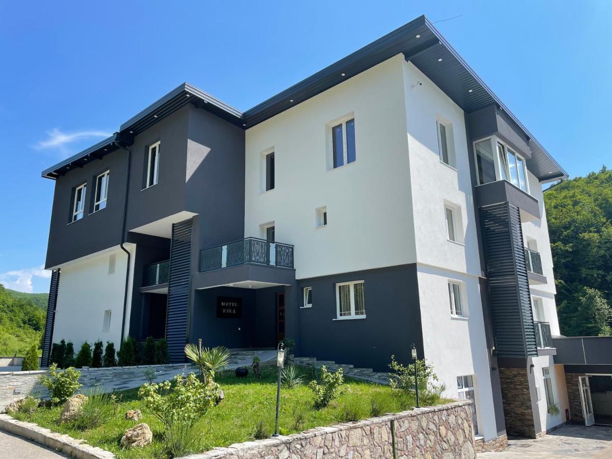 Motel "Kula" Cazin Bagian luar foto