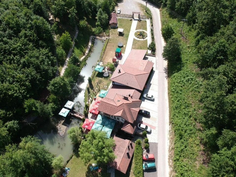 Motel "Kula" Cazin Bagian luar foto