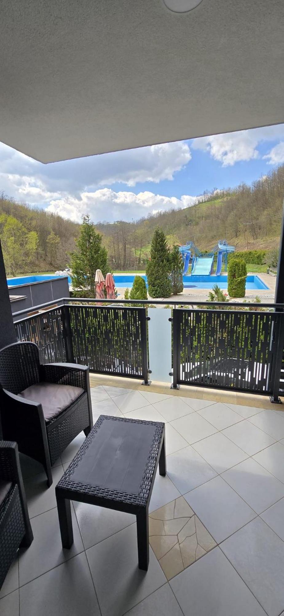 Motel "Kula" Cazin Bagian luar foto