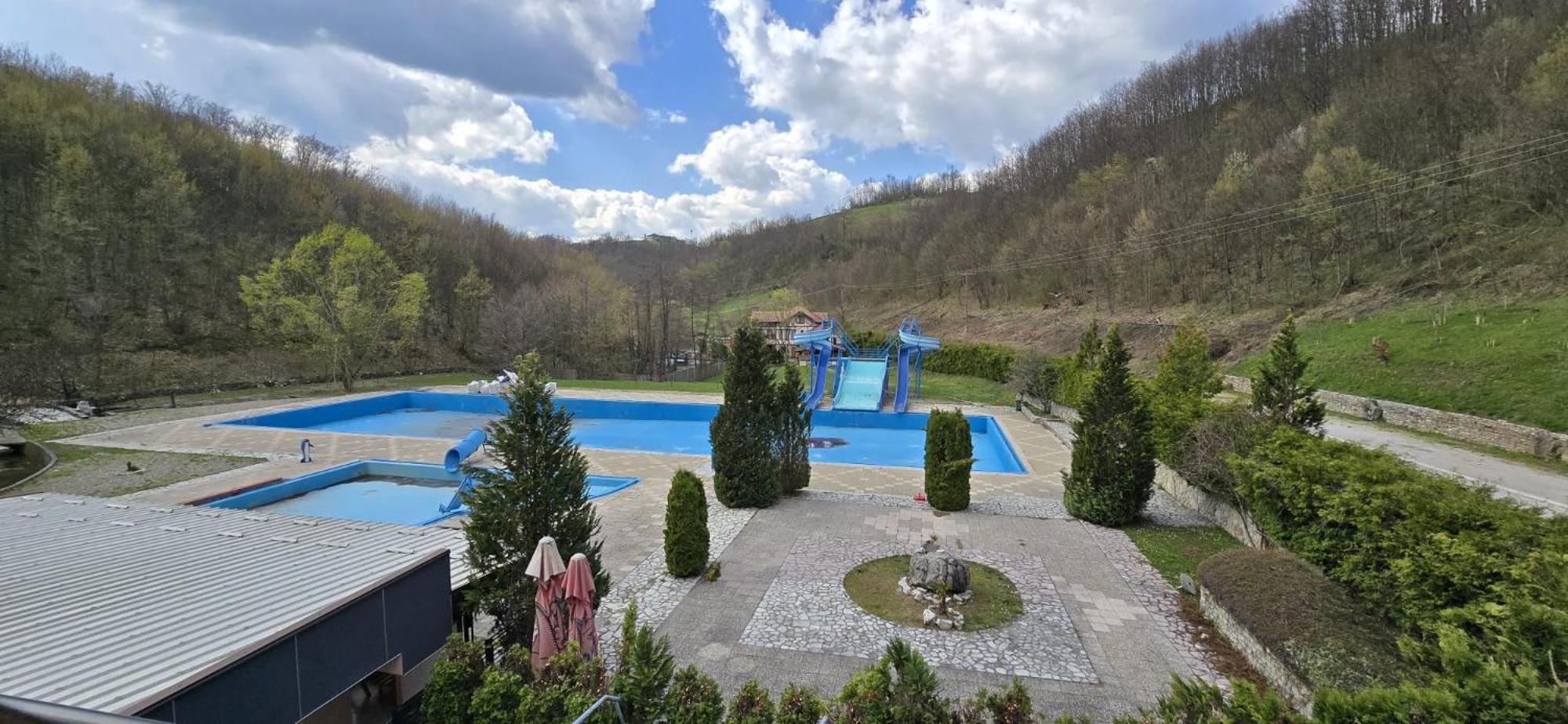Motel "Kula" Cazin Bagian luar foto