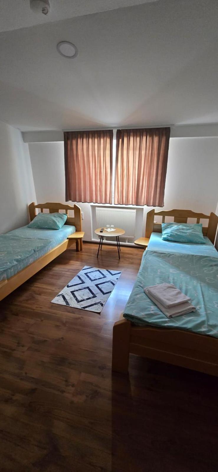 Motel "Kula" Cazin Bagian luar foto