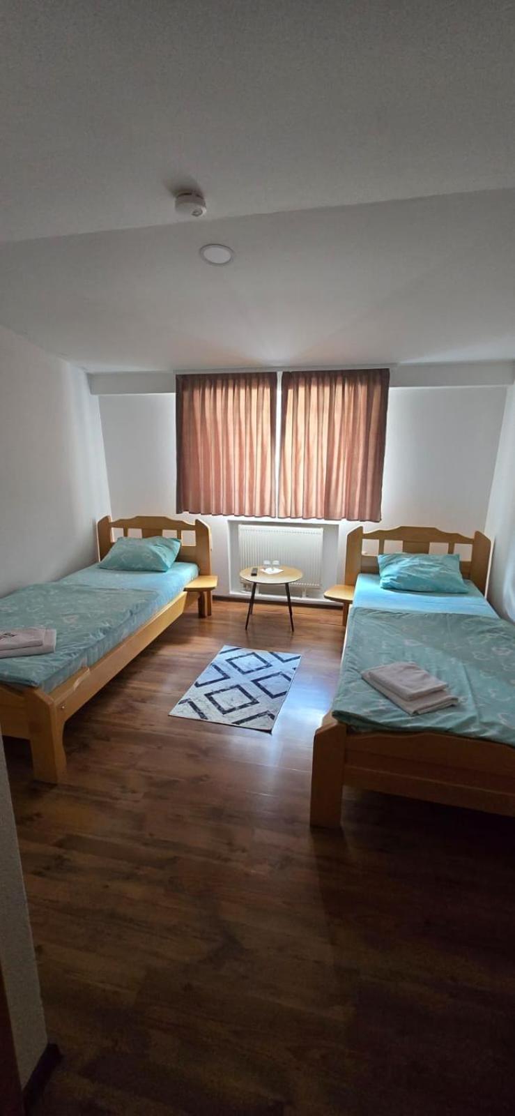 Motel "Kula" Cazin Bagian luar foto