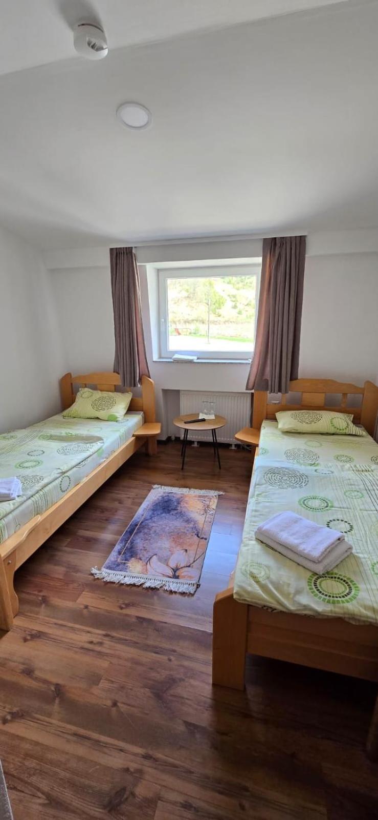 Motel "Kula" Cazin Bagian luar foto