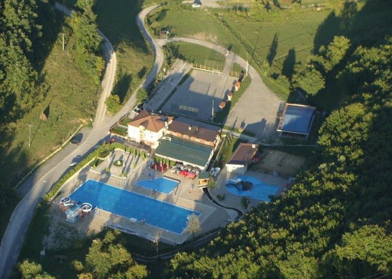Motel "Kula" Cazin Bagian luar foto