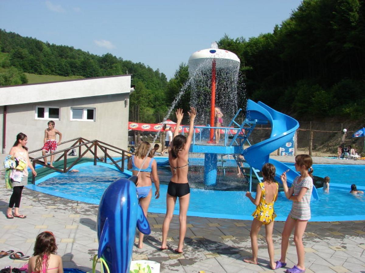 Motel "Kula" Cazin Bagian luar foto