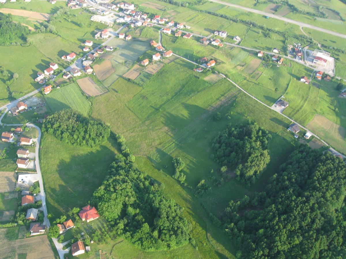 Motel "Kula" Cazin Bagian luar foto