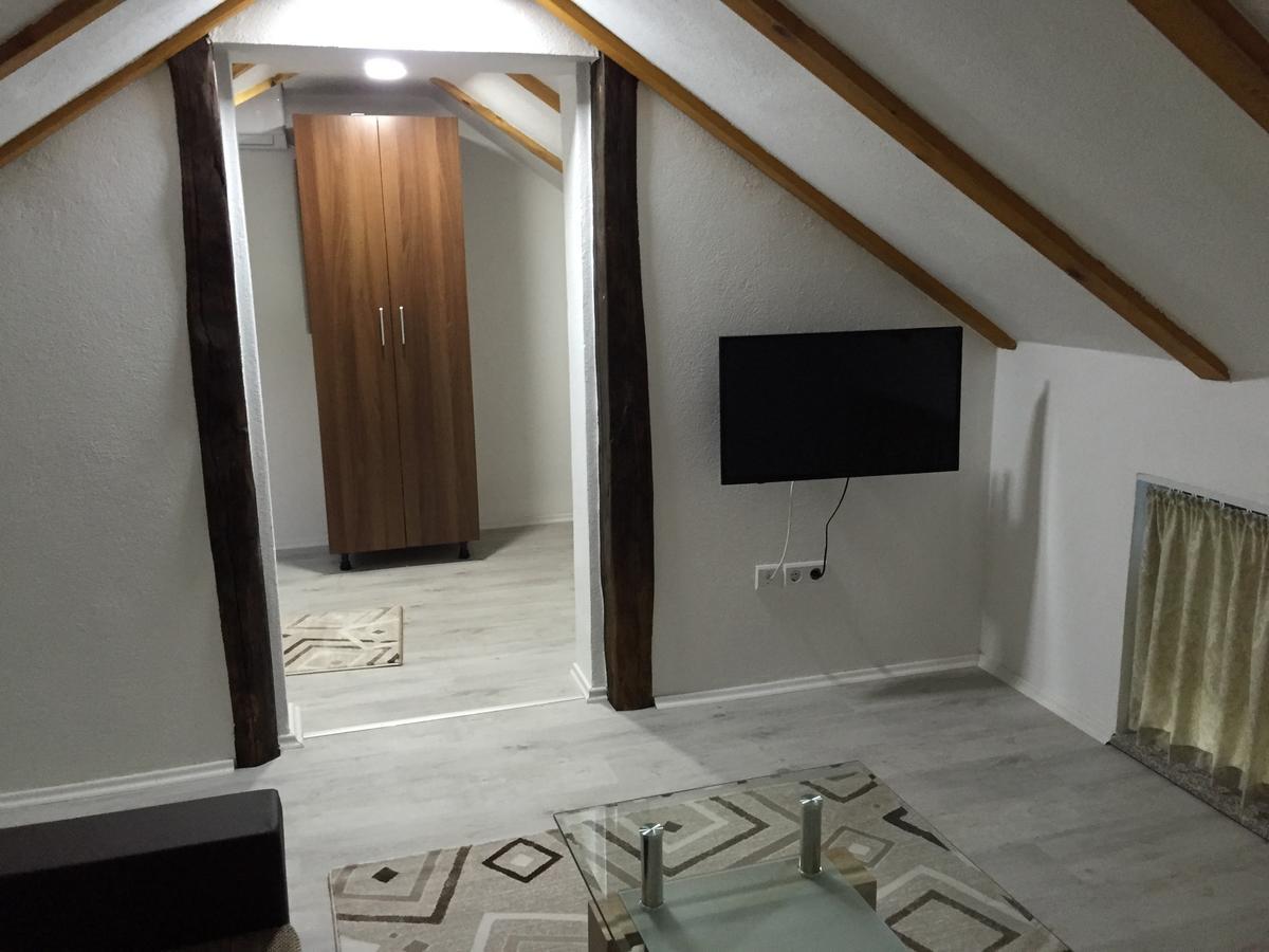 Motel "Kula" Cazin Bagian luar foto